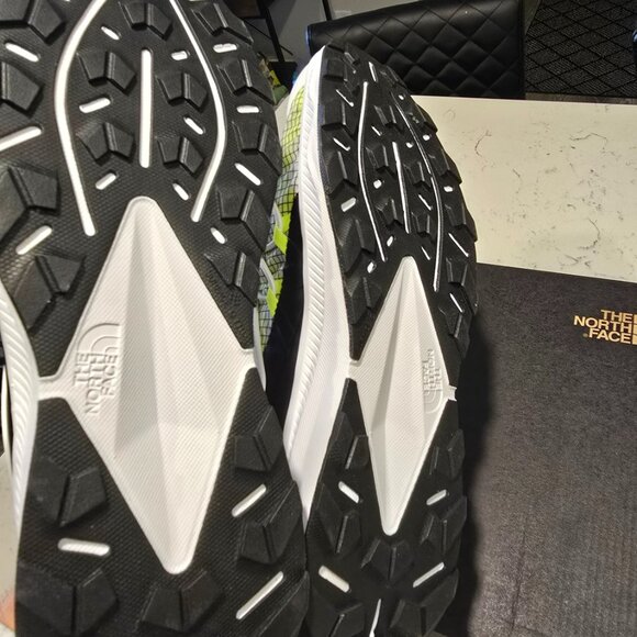 NEW The North Face Oxeye Tech Shoes White/ Led Yellow NIB Mens 10 Trail Running - Picture 8 of 10